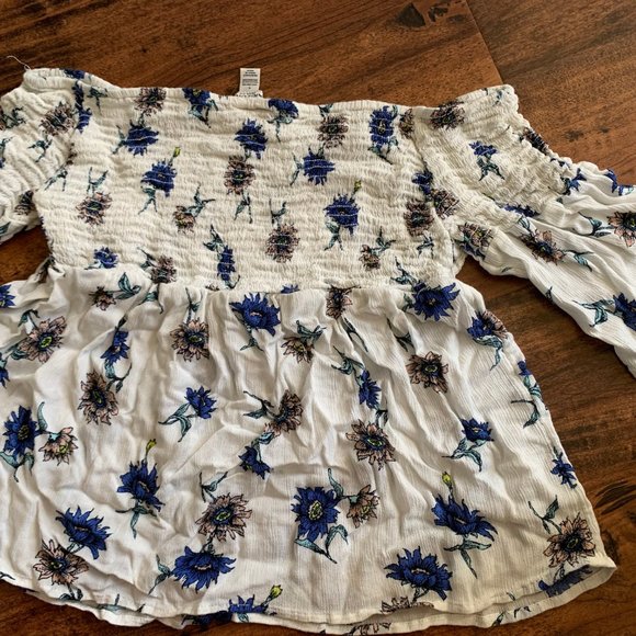 Arizona Jean Co Tops - Off-the-shoulder white flowy top with flowers